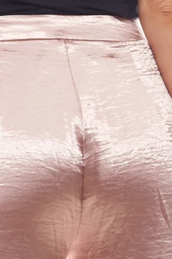 NA-KD Stoff-Hose Ausgestellte Damen Metallic-Hose Rosé -Mode Reich Geschaft 1018 000649 1757 Pink champagne 1