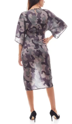NA-KD X Hanna Licious Kimono-Kleid Modisches Damen Kleid Mit Gehschlitz Camouflage -Mode Reich Geschaft 1454 000056 0168 2