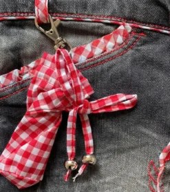 LEKRA Hose Stylische Jeans-Shorts Für Damen Im Trachten-Stil Schwarz/ Rot -Mode Reich Geschaft 206081206500 Black Red 2